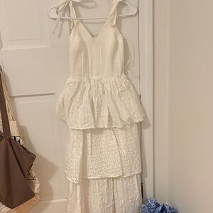 Elegant White Sleeveless Dress